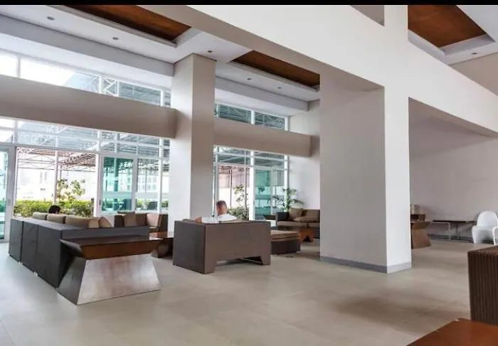 Beacon Makati Free Pool Access Free Wifi 100mbps & Free Netflix * Manila