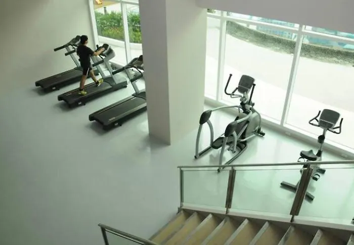 Beacon Makati Free Pool Access Free Wifi 100mbps & Free Netflix * Manila