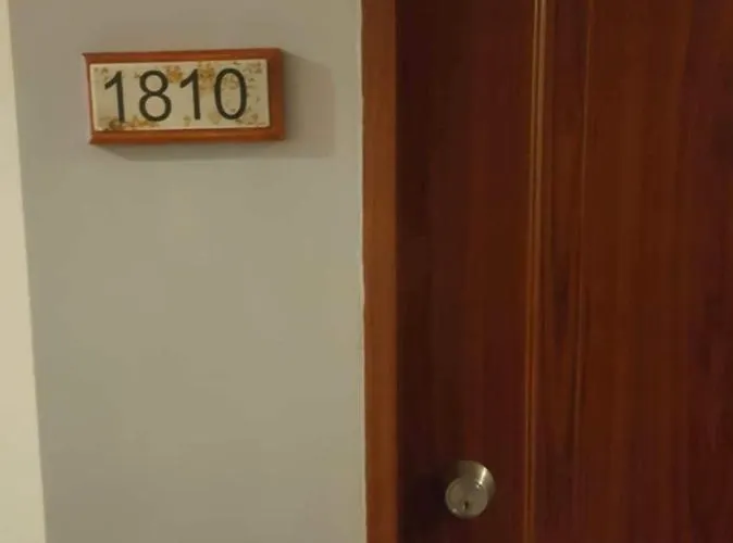 Beacon Makati Free Pool Access Free Wifi 100mbps & Free Netflix *