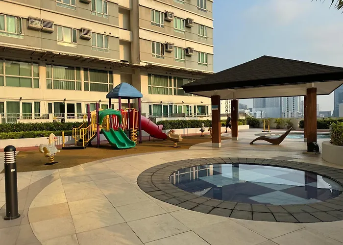 Beacon Makati Free Pool Access Free Wifi 100mbps & Free Netflix *